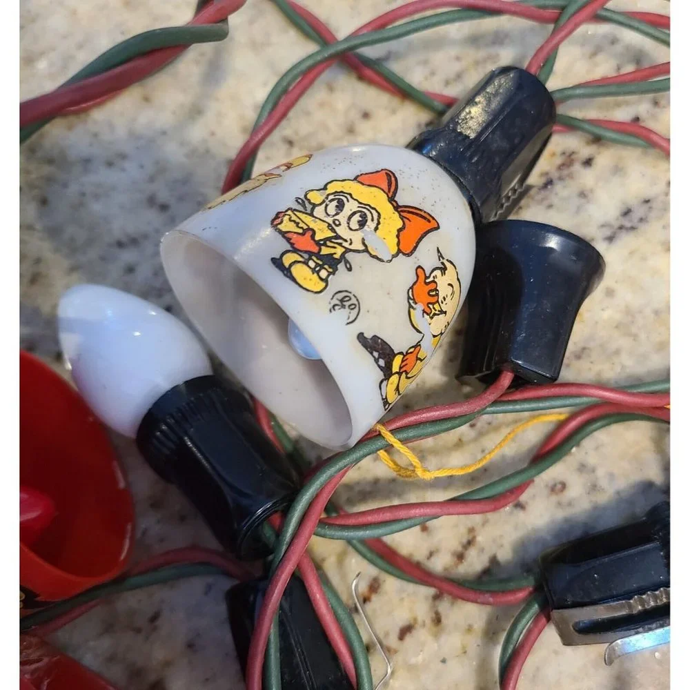 Vintage Scrappy Cartoon Christmas String Light Covers GE White Green Red Santa